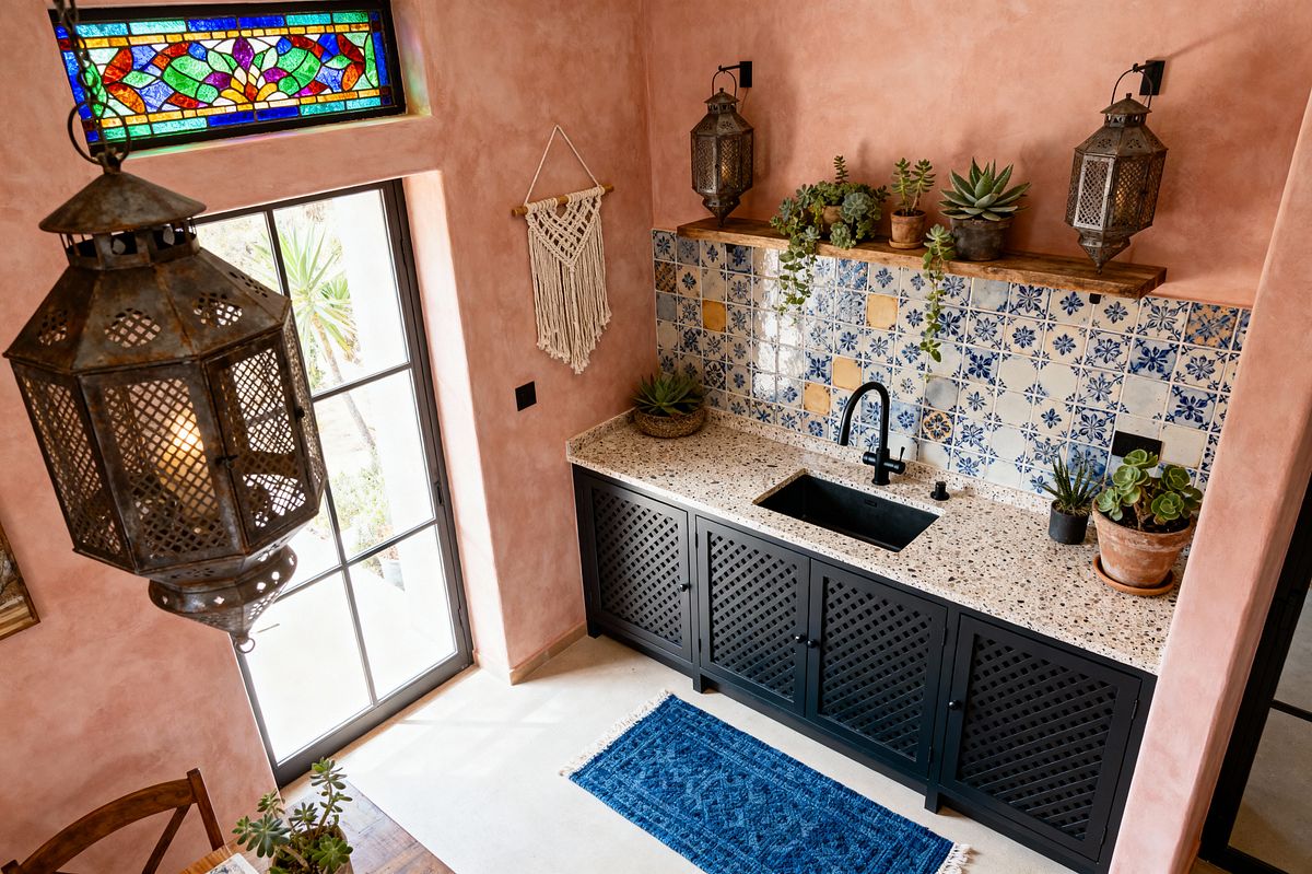 Room AI – Bohemian Kitchen with Blush Plaster and Terrazzo - Interior