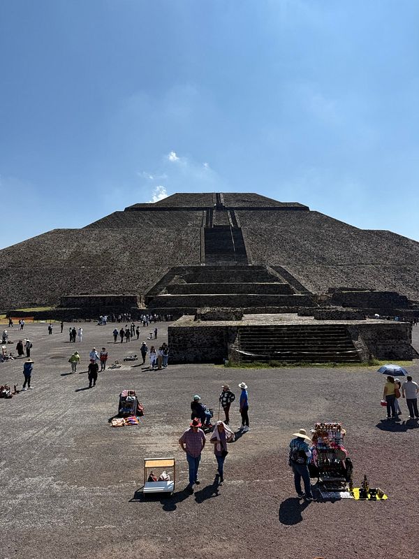 The image captures the Pyramid of the Sun at Teotihuacan, surrounded by visitors and vendors.