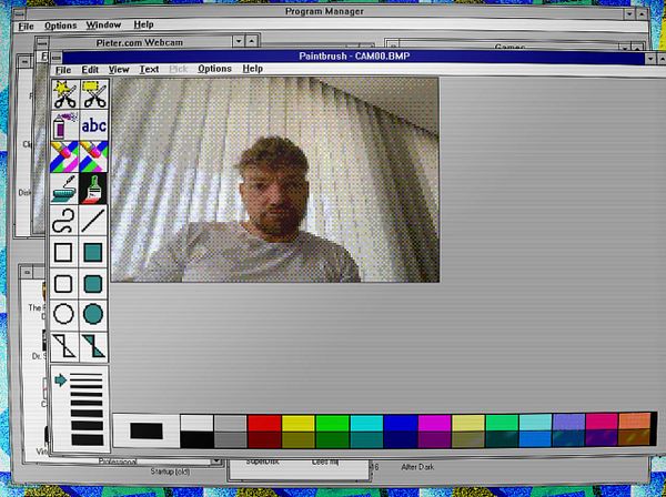 Screenshot of a Windows 3.11 desktop with an open program displaying webcam feed and a File Manager window.