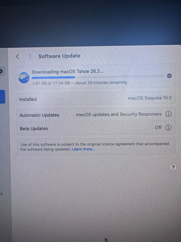 The image displays a macOS software update interface showing the download progress for an update.