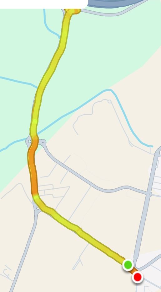 A map displaying a route for a 5km run with color-coded traffic conditions.