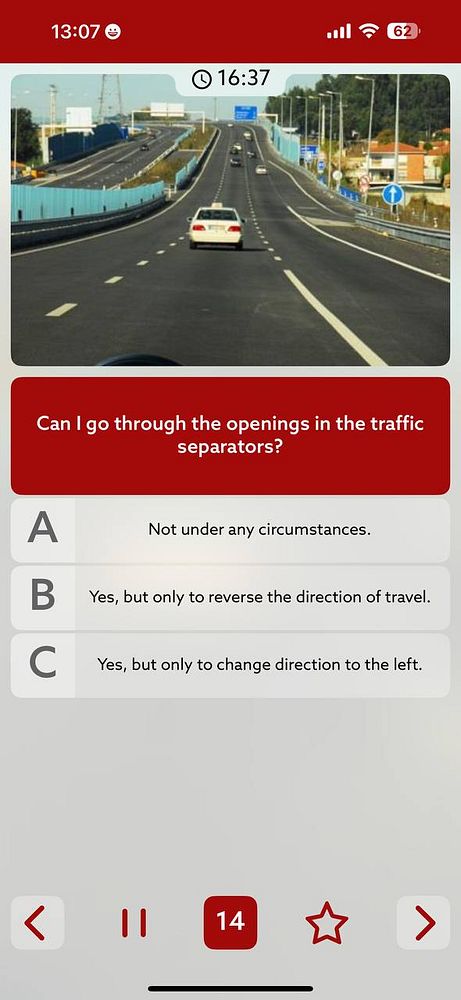 The image depicts a driving test question regarding traffic separators on a road.