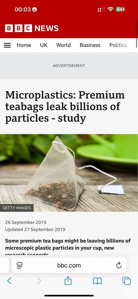 The image displays a news article about microplastics in premium tea bags on a mobile device screen.