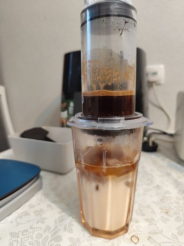 An iced coffee preparation using an AeroPress.