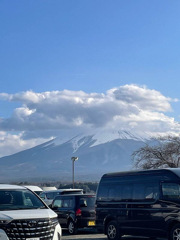 Scenic view of Mount Fuji with autumn foliage and a lake in the foreground.