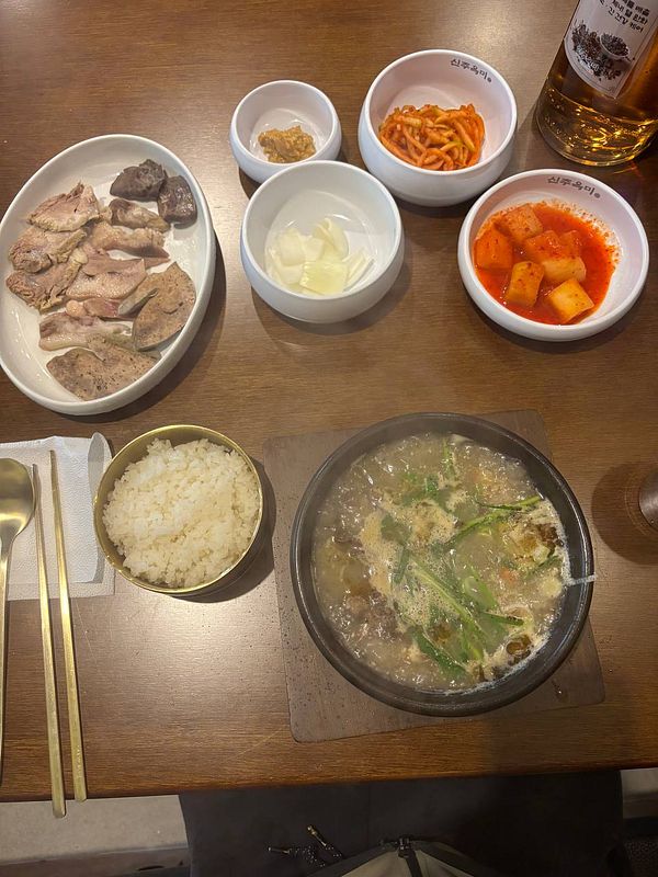 An illustration of cartoonish human organs with a speech bubble saying 'eat organs!'