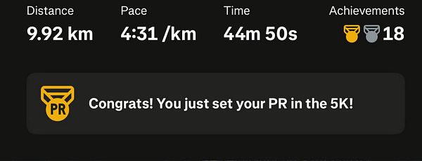The image displays running statistics from a recent race.
