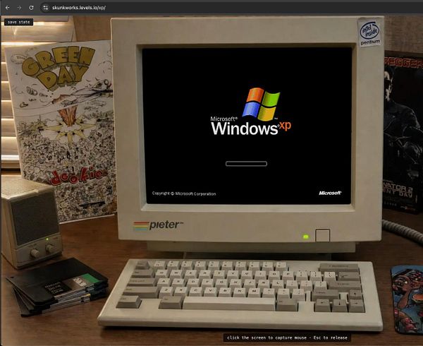 Screenshot of Windows XP running in a web browser window titled 'Windows XP Online'.