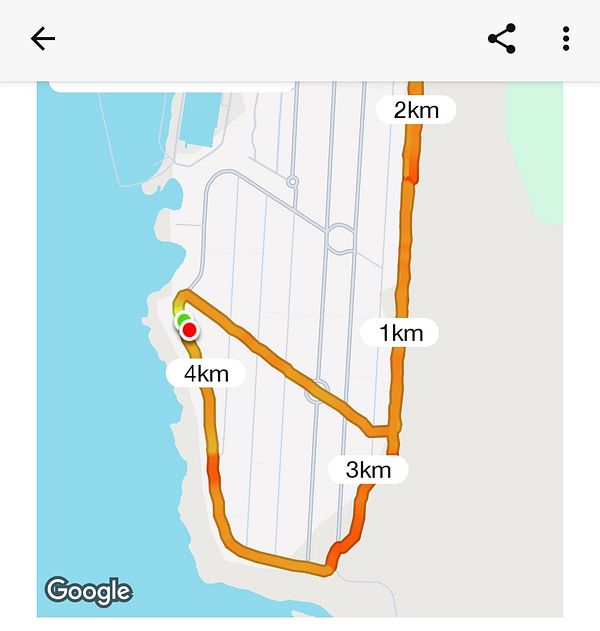 A map displaying a 4km outdoor running route with distance markers.