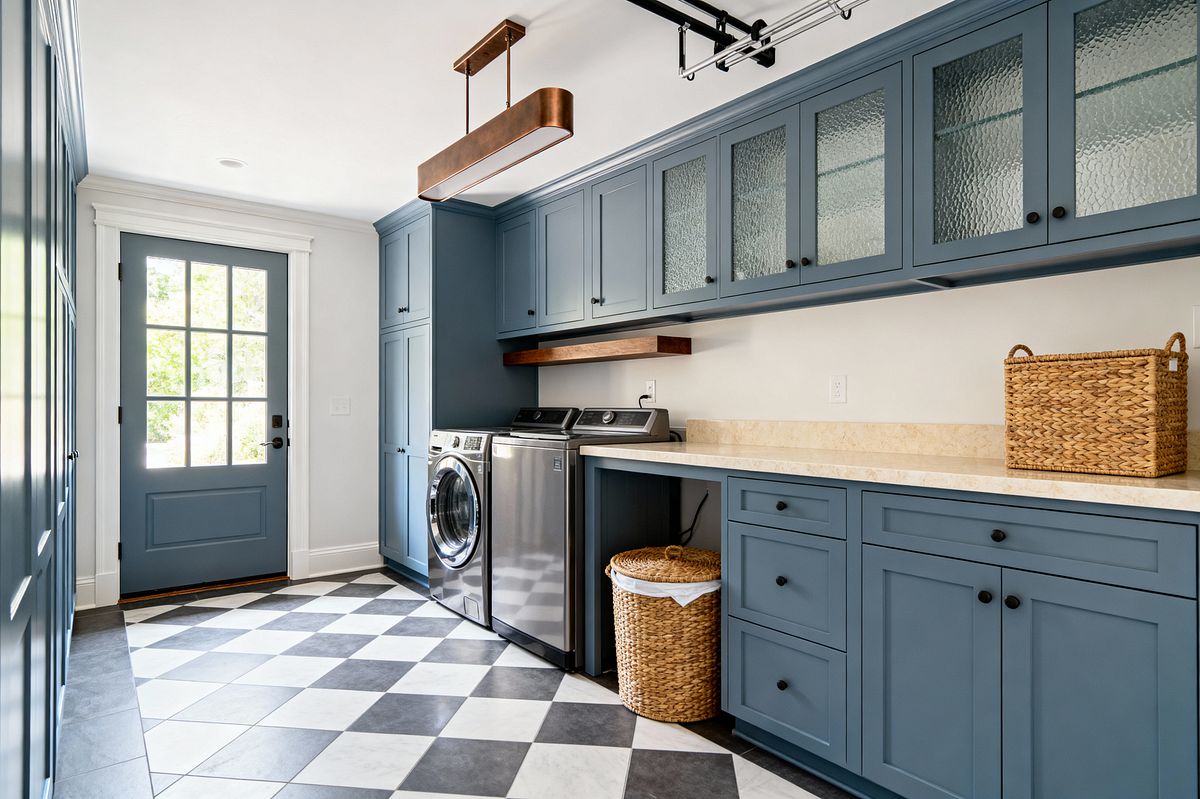 Room AI – Dusty Blue Shaker Laundry with Checkerboard Floor - Interior