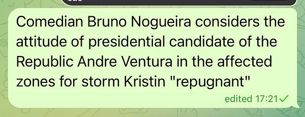 A text in Portuguese on a beige, geometric background, translating a Spanish sentence about a girl who was lost in a dark night and the world momentarily stopping.