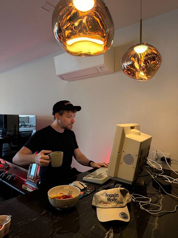 A webpage screenshot displaying a cloud capture storage interface for a game application with navigation and status elements.