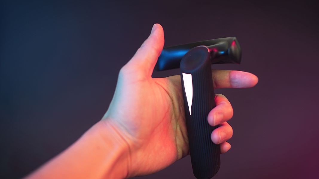 Etee: the button-free VR controller