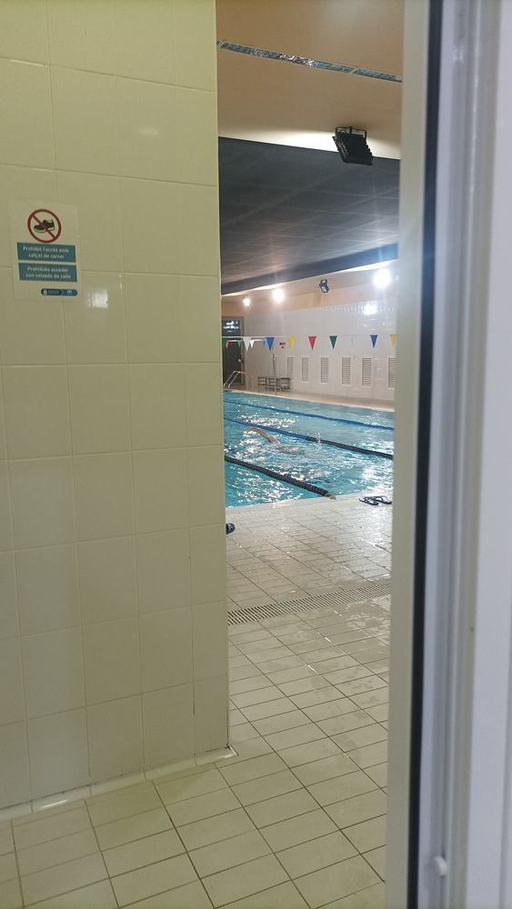 Smartwatch screen showing running workout statistics including pace, distance, and active calories.