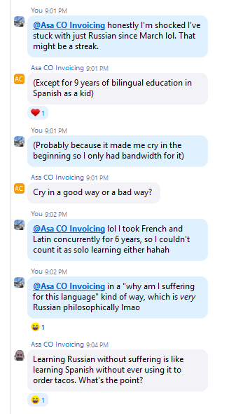 A chat conversation discussing language learning experiences, particularly focusing on Russian and Spanish.
