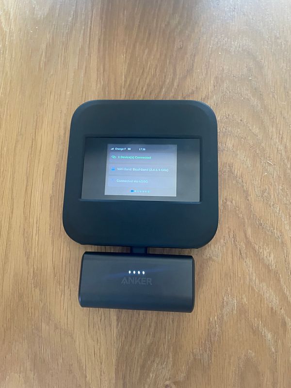 Screenshot of the Vibe Code app interface displaying NETGEAR 5G hotspot data including data usage, connected devices, signal strength, and battery level.