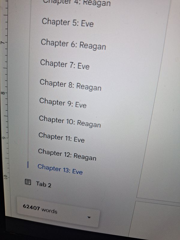The image displays a document outline with chapter titles and a word count.