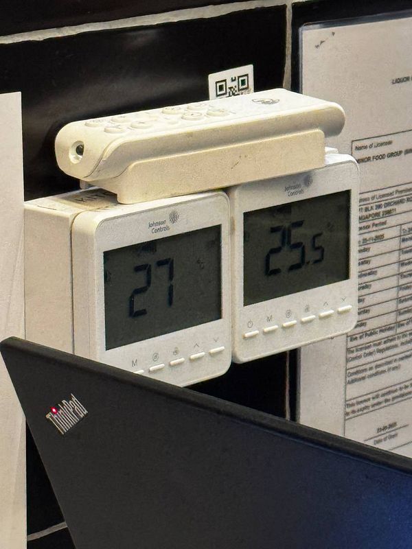 The image displays two temperature control units showing readings of 27°C and 25°C.