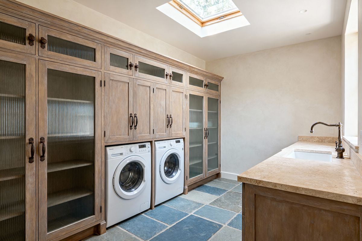 Room AI – Weathered Wood Laundry with Reeded-Glass Storage - Interior