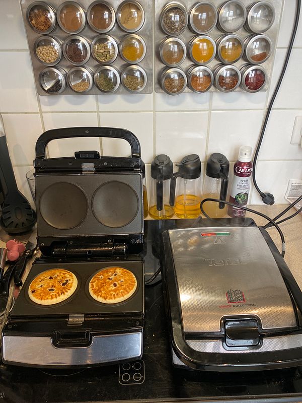 Pixelated retro-style game titled 'Quick Pancakes' with gameplay instructions and a score display.