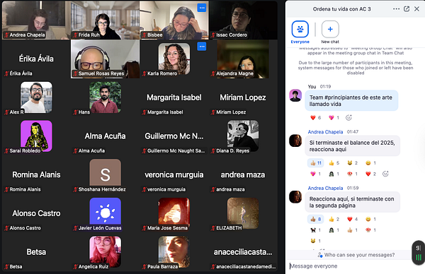 A promotional poster for the workshop "Ordena tu vida con Andrea Chapela" featuring colorful geometric patterns and event details.