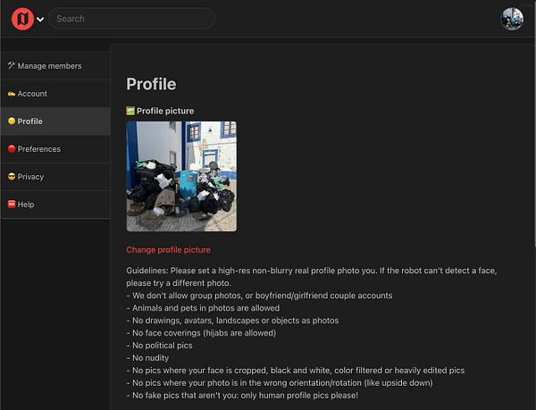 The image displays a user interface for changing a profile picture, featuring guidelines and a preview of a cluttered outdoor scene.