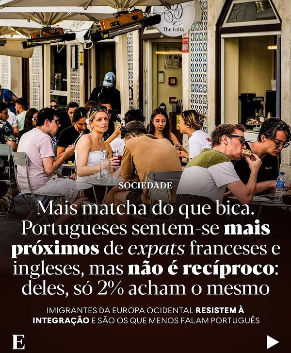 Screenshot of a Portuguese news article on a website with a photograph of a protest and text in Portuguese.