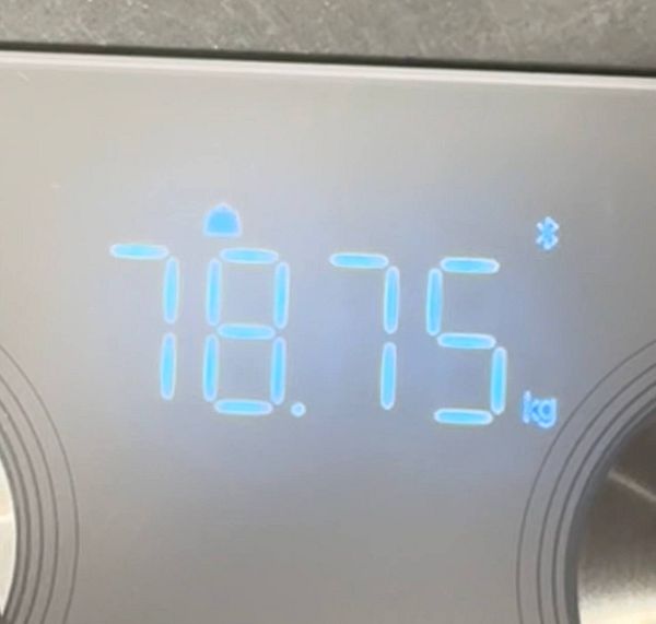 The image displays a digital scale reading of 78.75 kg.