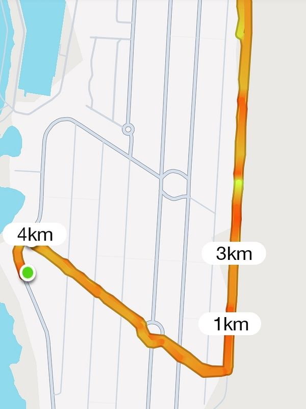 A map displaying a 4 km running route with a heatmap overlay.