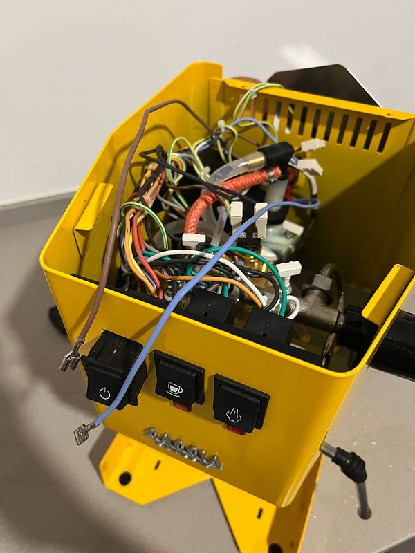 The image displays the internal wiring and control panel of a Gaggia Classic espresso machine.