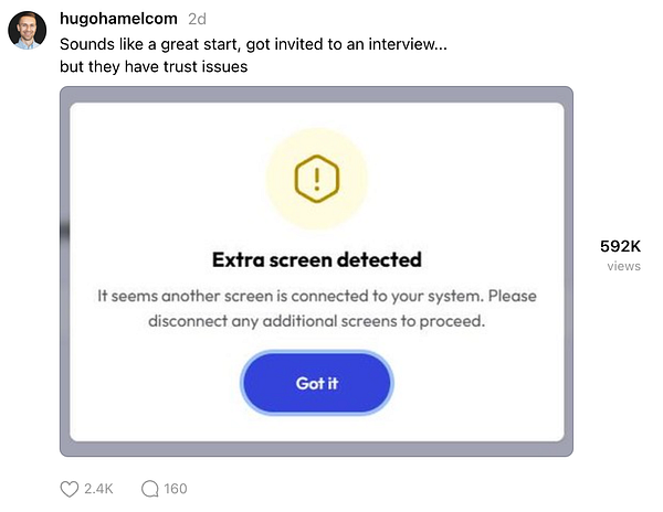 A notification alerting the user about an extra screen connection issue.