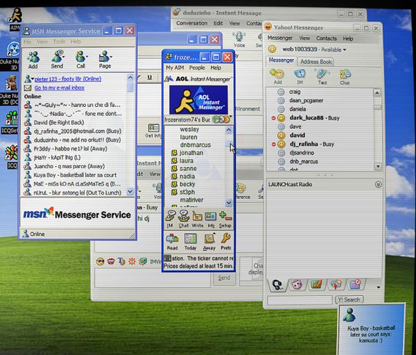 Screenshot of MSN login page showing an auto-login prompt with user credentials fields.
