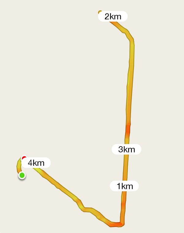 A running route map displaying a 4 km path with distance markers.
