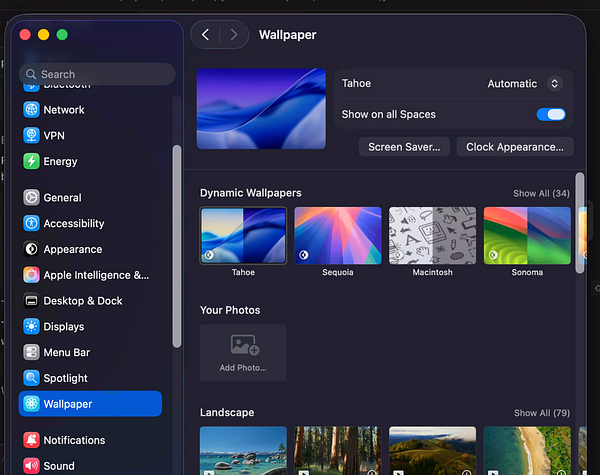 Screenshot of macOS system settings for desktop and screen saver with dynamic wallpaper options.