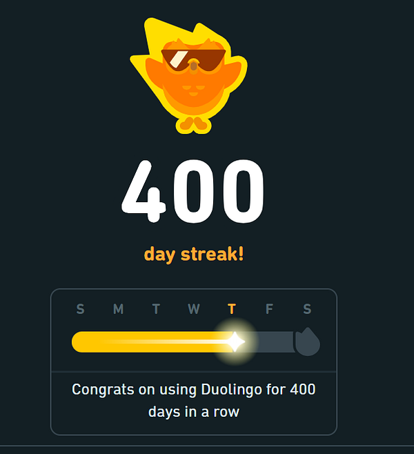 A celebratory notification for achieving a 400-day streak on Duolingo.