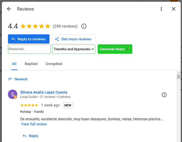 The image displays a review interface with a 4.4-star rating and a specific user review.