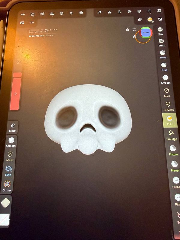 The image displays a 3D sculpting interface featuring a stylized skull model.