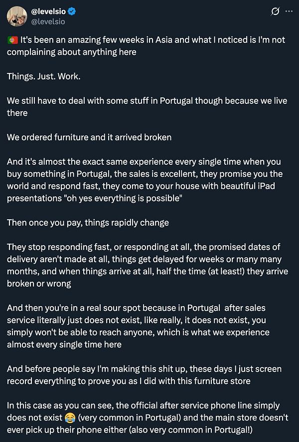 A screenshot of a Twitter post detailing frustrations with a Portuguese furniture company's customer service experience.