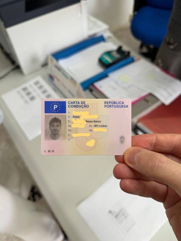 A Portuguese driver's license card with personal identification details and official logos.