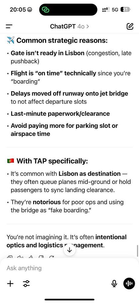 A screenshot detailing issues with TAP Portugal's boarding process and delays experienced by passengers.