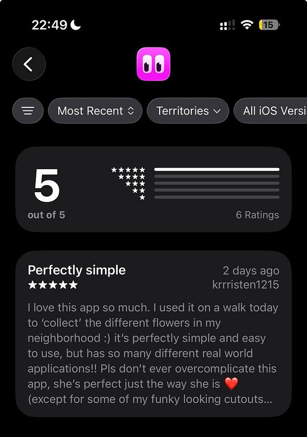 Screenshot of a user interface displaying app store reviews for a game titled 'The Last Cat' and an AI assistant chat window.