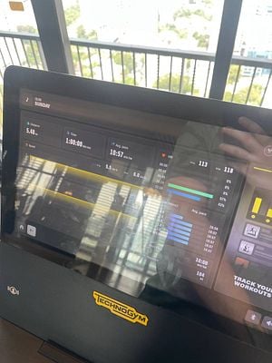 The image displays a fitness machine interface showing workout statistics.