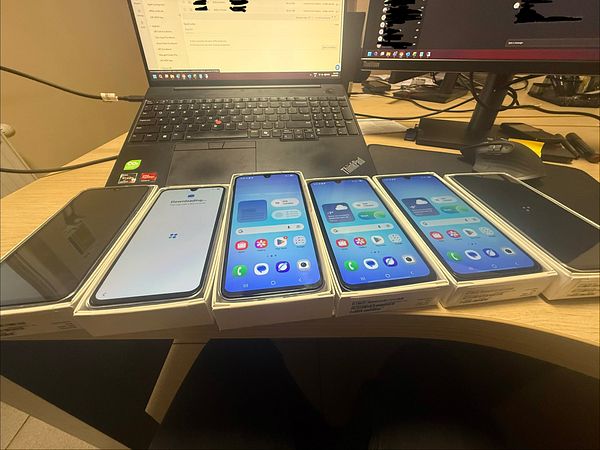 A collage of four images shows a cat on a laptop keyboard, two phones (one with a green background and one with a red background), and a cat's paw next to a phone, illustrating multitasking.